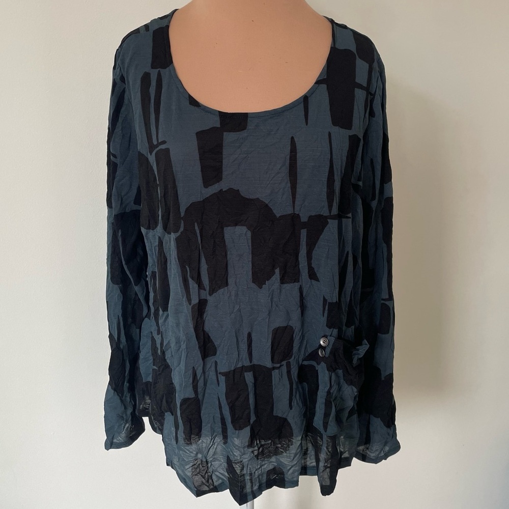 Chalet Gizel Crinkle Abstract Retro Print Black Blue Lagenlook Pocket Top EUC M